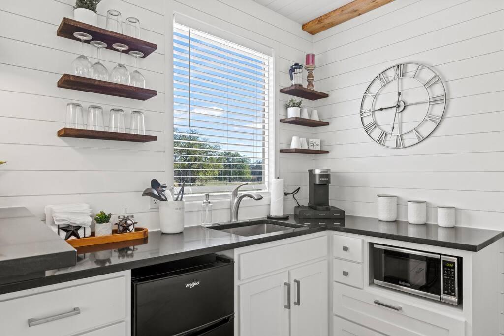 New! The Texas Longhorn-Luxury Container Home Fredericksburg Esterno foto