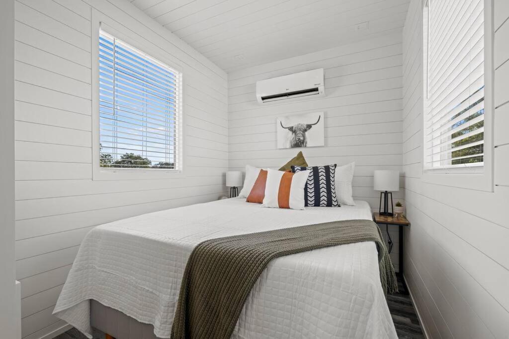 New! The Texas Longhorn-Luxury Container Home Fredericksburg Esterno foto