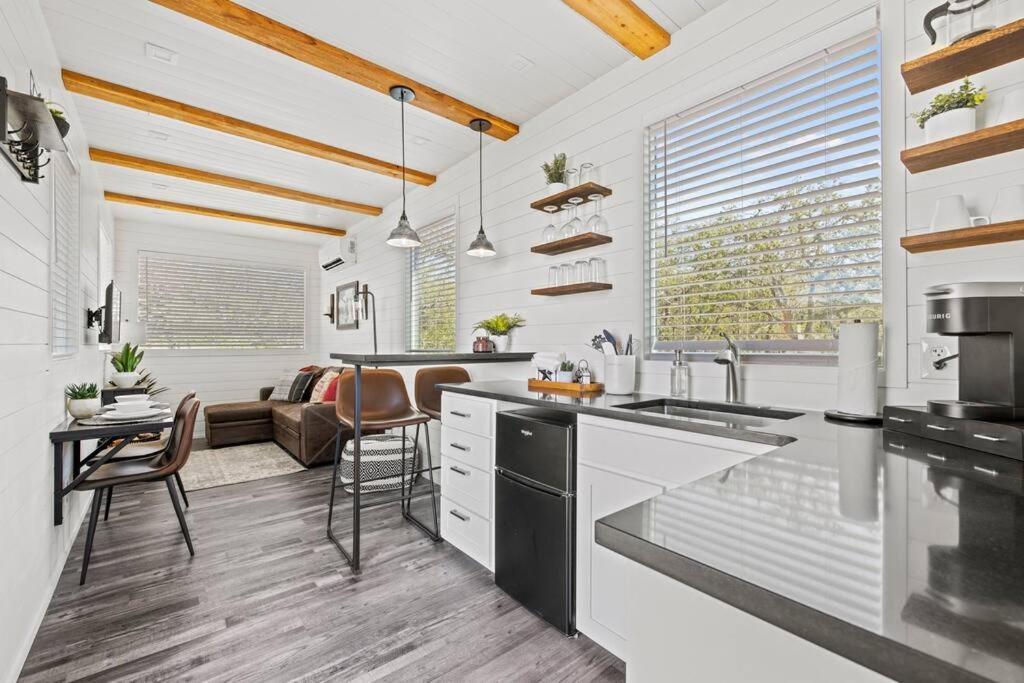 New! The Texas Longhorn-Luxury Container Home Fredericksburg Esterno foto