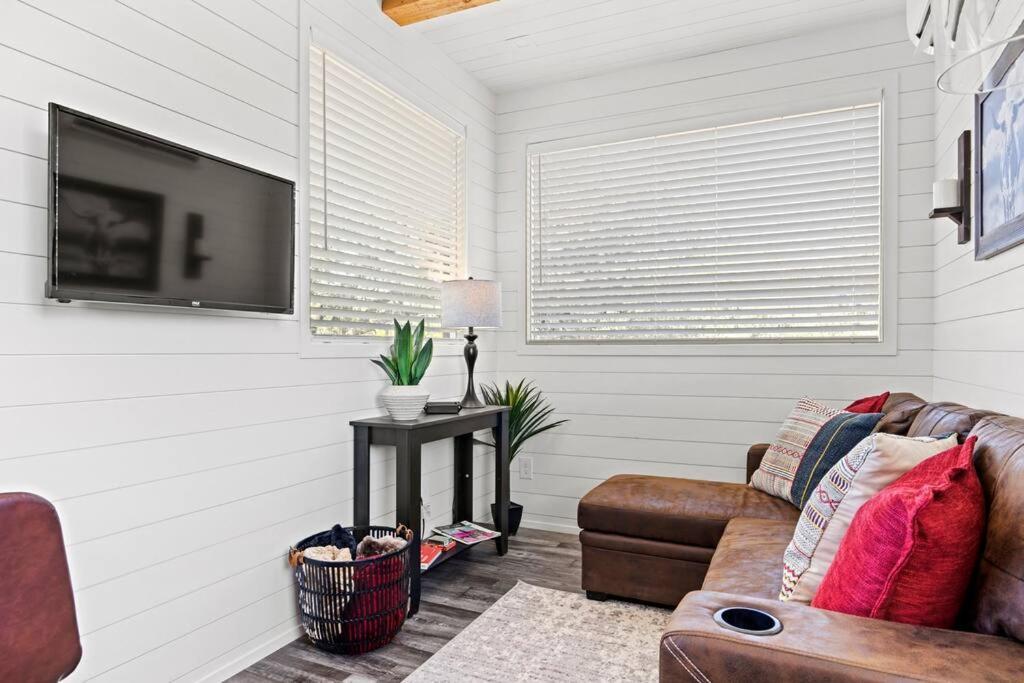New! The Texas Longhorn-Luxury Container Home Fredericksburg Esterno foto