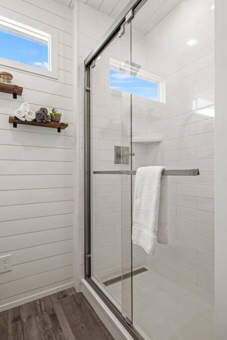New! The Texas Longhorn-Luxury Container Home Fredericksburg Esterno foto