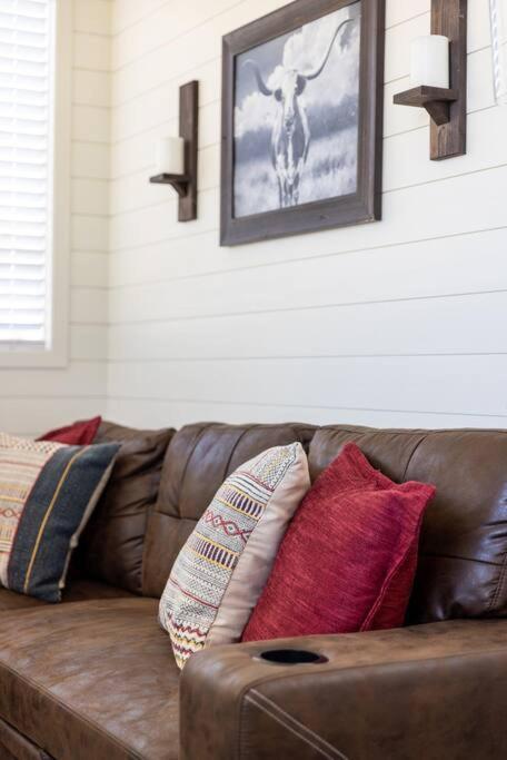 New! The Texas Longhorn-Luxury Container Home Fredericksburg Esterno foto